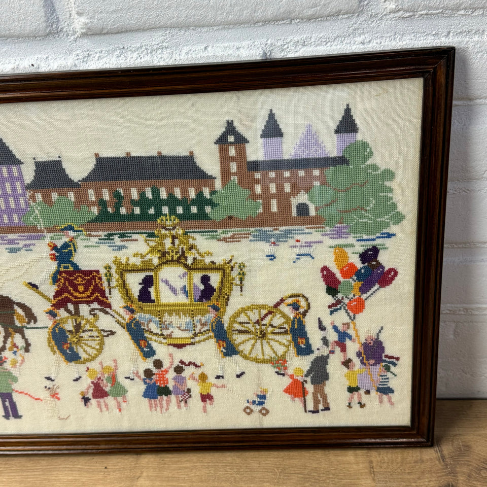 Very large Needlepoint Embroidery of the Royal parade - Cottonwork - Framed