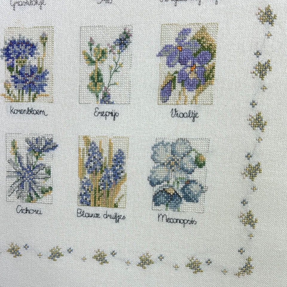 9 Flower types - Floral Embroidery - Tapestry - Patchwork - Cotton work - Framed