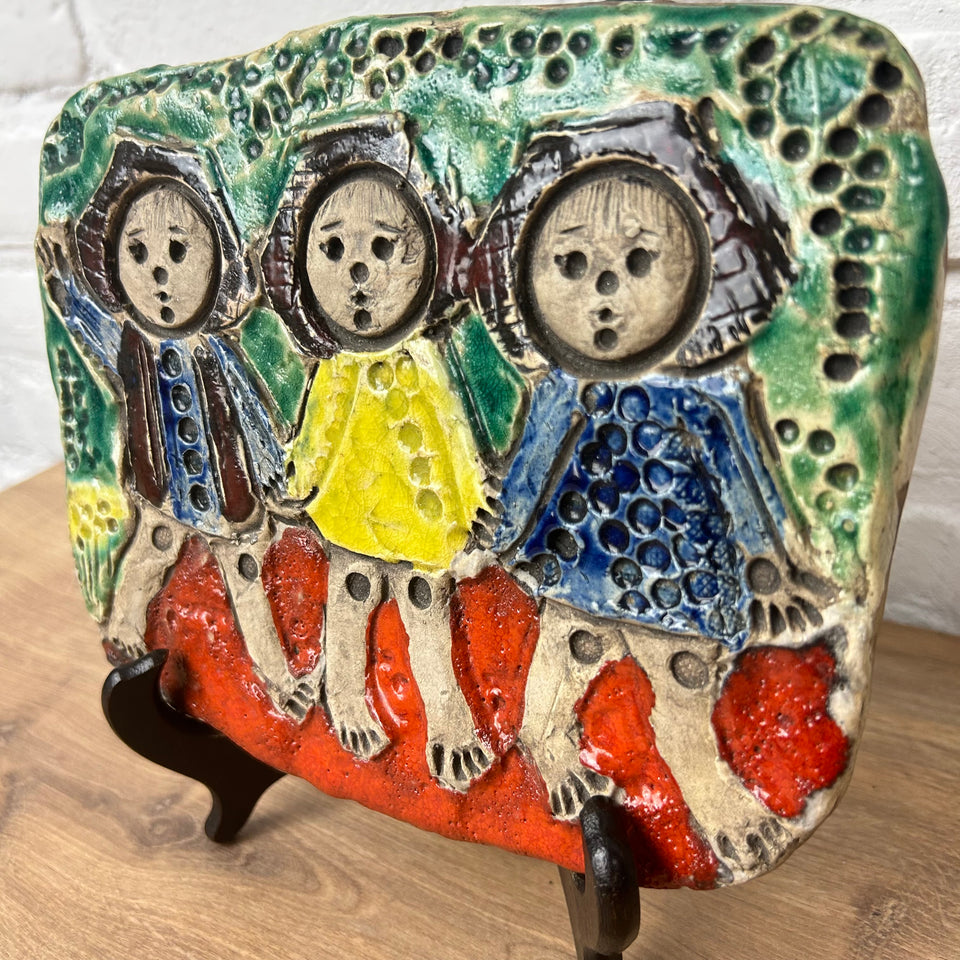 Hanna Mobach - Very rare 3 girls glazed ceramic plate