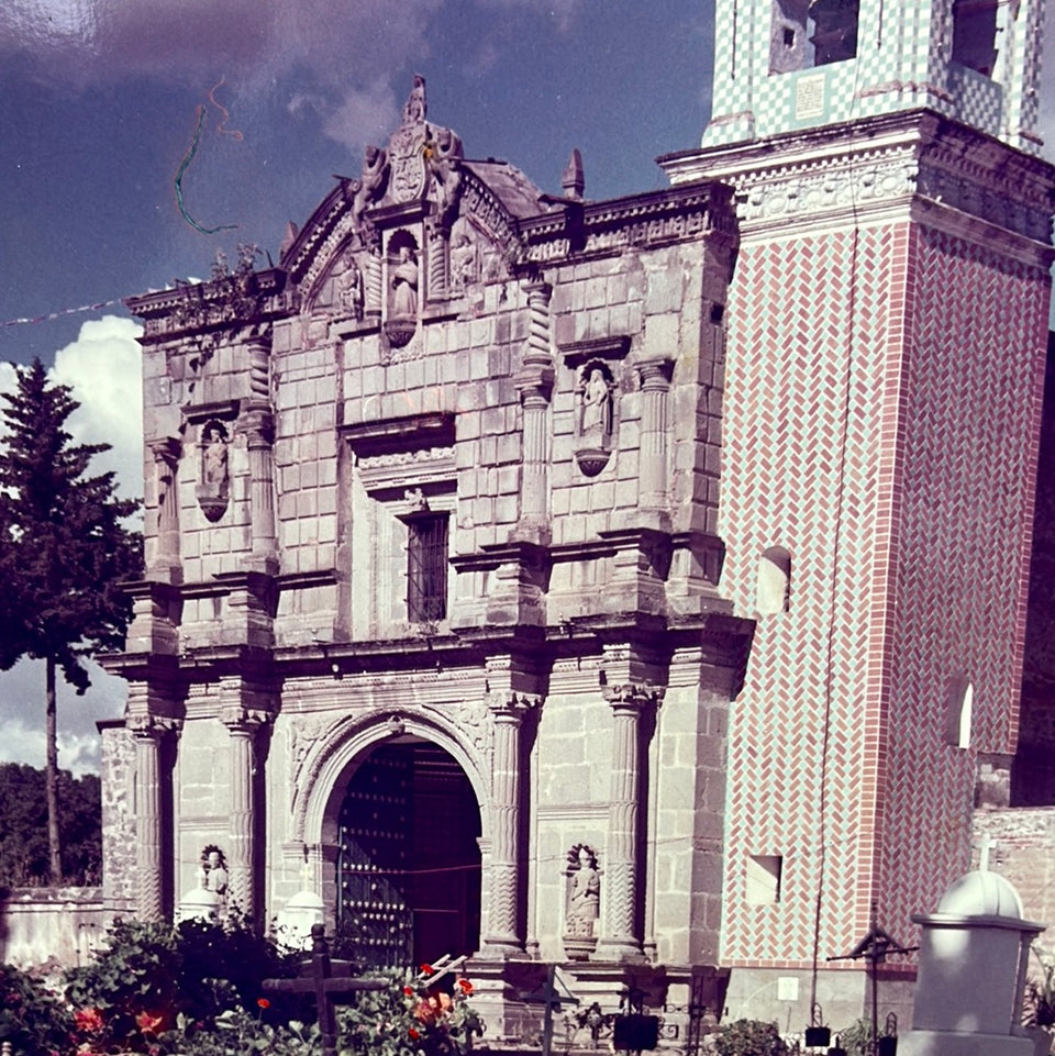 Graveyard Tlaxcala Photo serie “Cemetery” by Theo van der Vaart