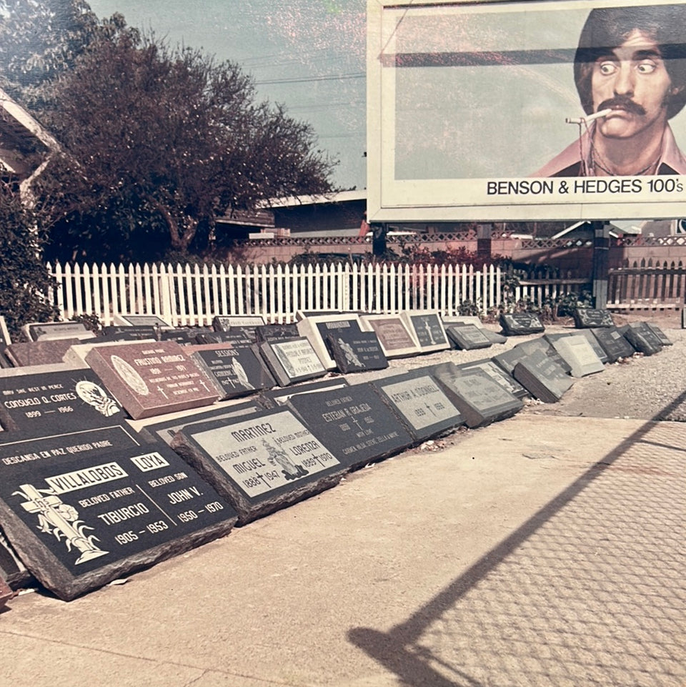 Graveyard “Smoke Less” Los Angeles serie “Cemetery” by Theo van der Vaart