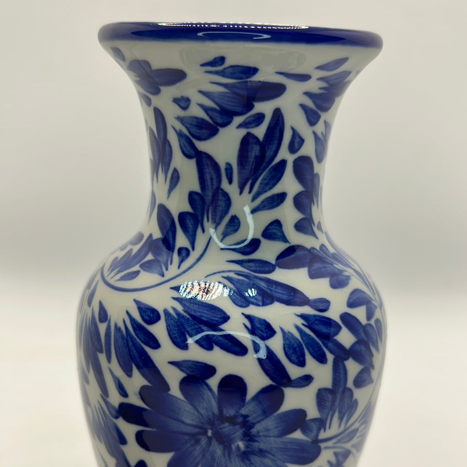 Delfts blue floral vase