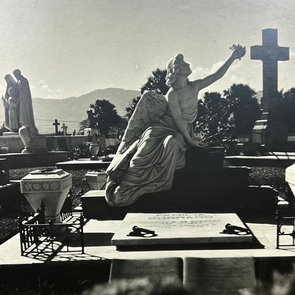 Graveyard San Jose Costa Rica Photo serie “Cemetery” by Theo van der Vaart