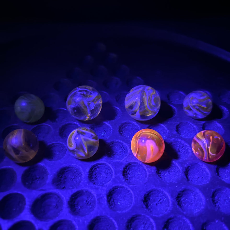 8 x Uranium glass Wirepull marbles - UV reactive - blacklight