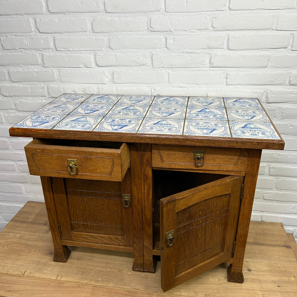 Antique Delft Blue Tile decorated Art-Deco cupboard closet