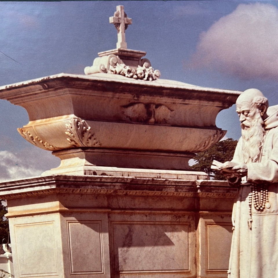 Graveyard Granada Nicaragua Photo serie “Cemetery” by Theo van der Vaart