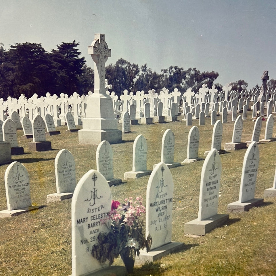 Graveyard Photo serie “Cemetery” by Theo van der Vaart