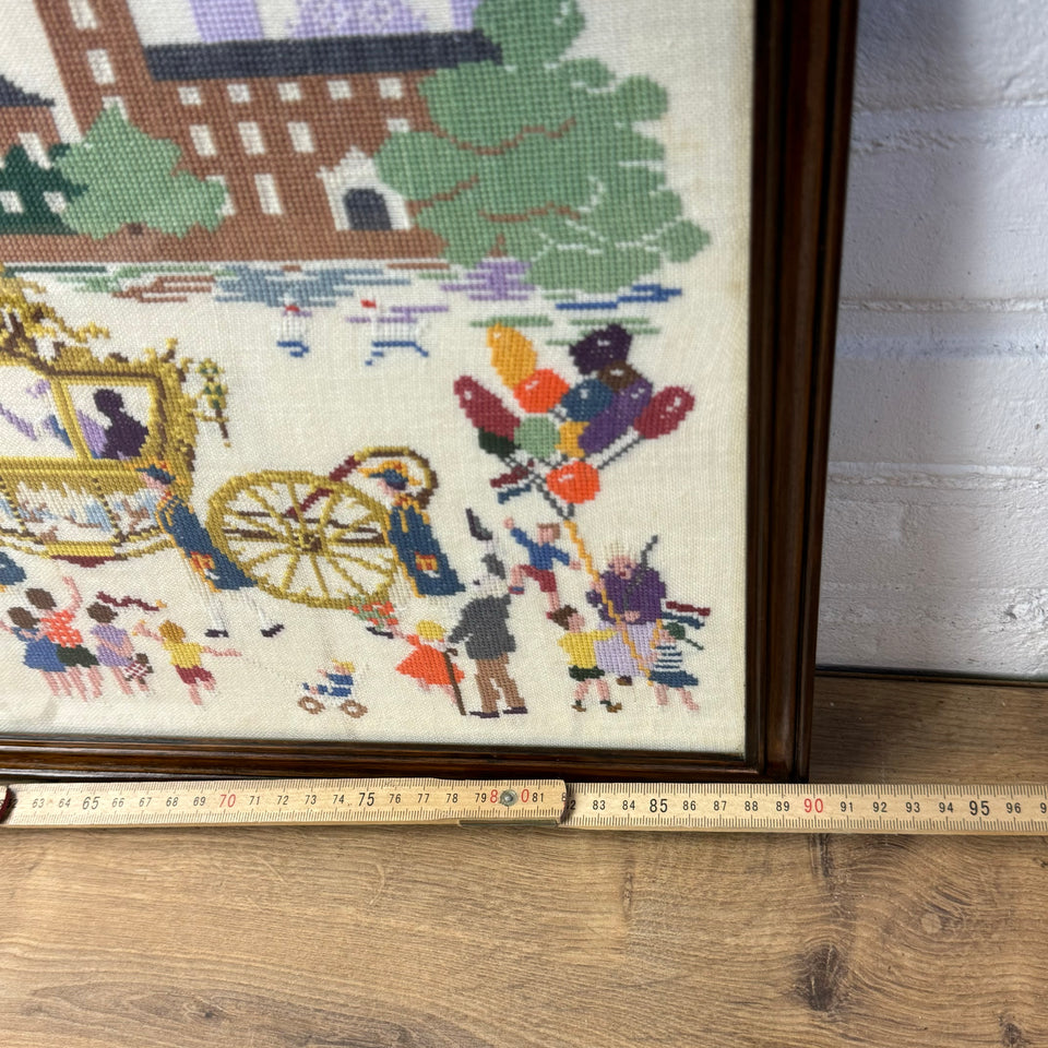 Very large Needlepoint Embroidery of the Royal parade - Cottonwork - Framed