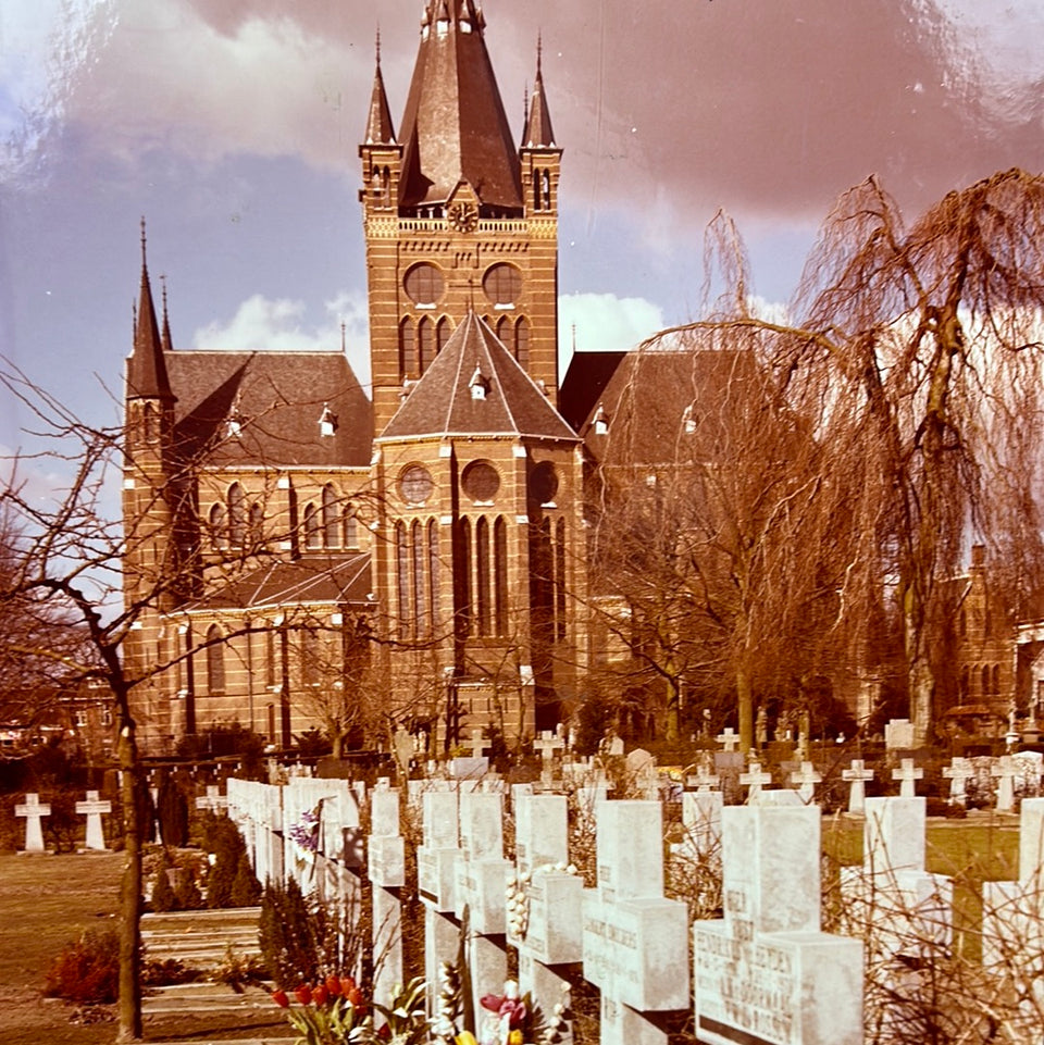Graveyard Photo serie “Cemetery” by Theo van der Vaart
