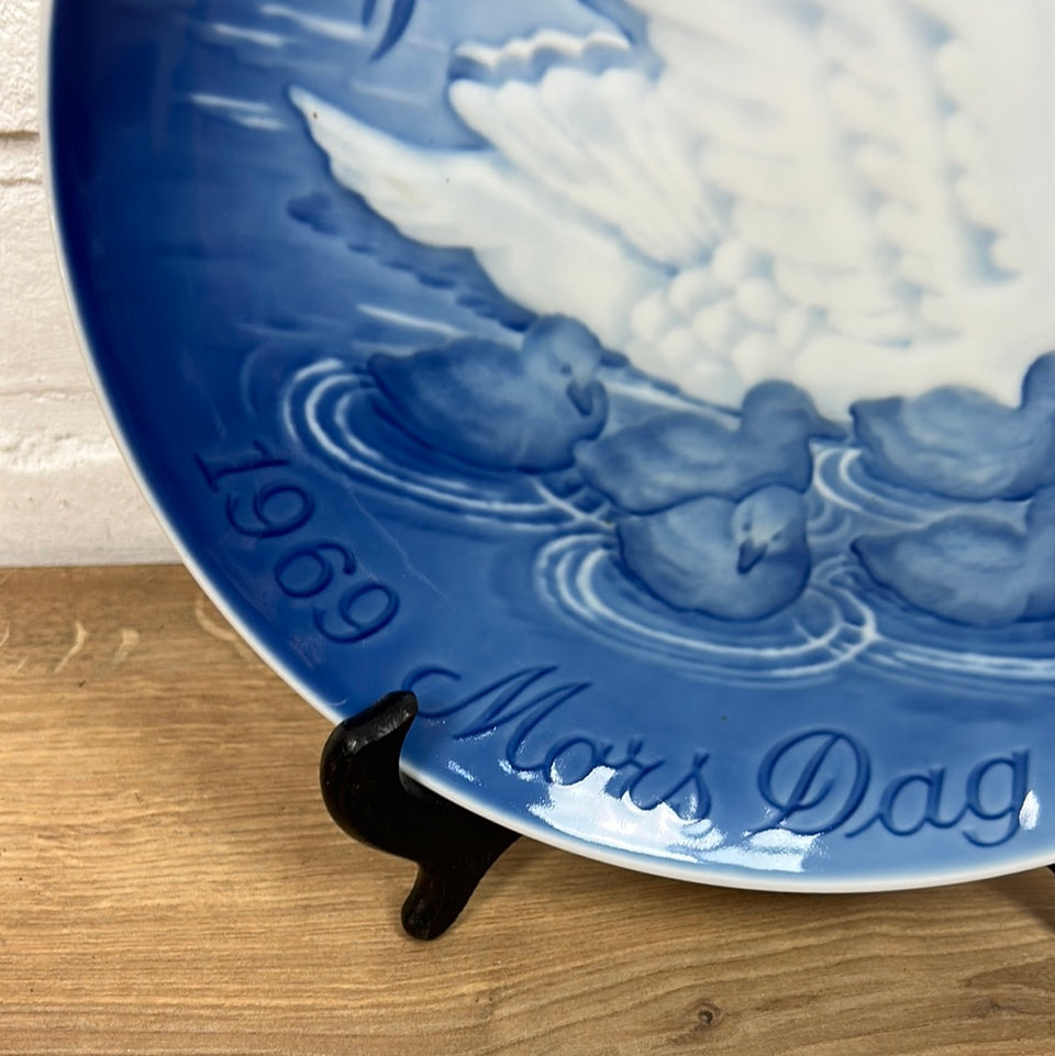Mothers day 1984 Plate by Bing & Grondahl