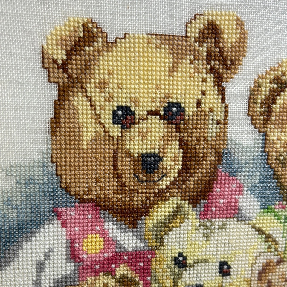 Vintage embroidery with teddybears - Embroidery - Cottonwork - Framed