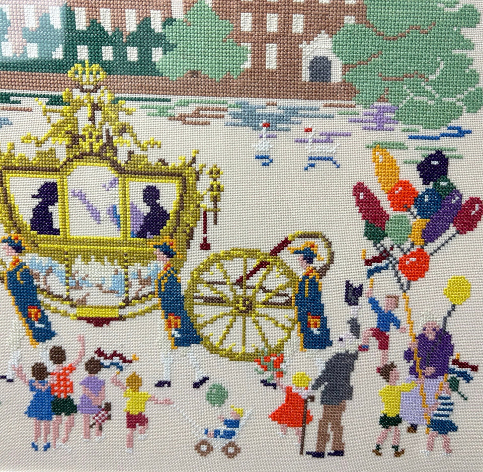 Very large (111cm) Embroidery of the Royal parade - Cottonwork - Framed