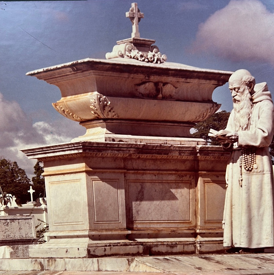 Graveyard Granada Nicaragua Photo serie “Cemetery” by Theo van der Vaart