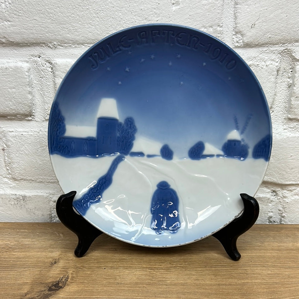 Rare Christmas Plate by Bing & Grondahl - Jule-aften 1910