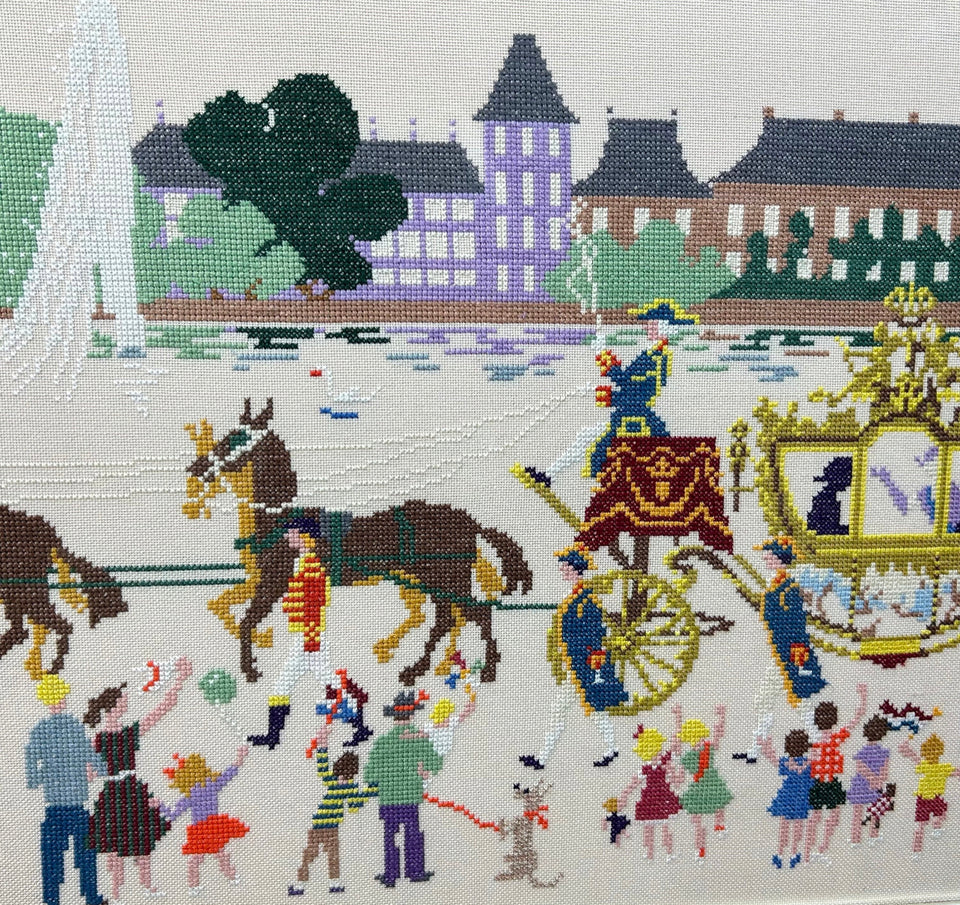 Very large (111cm) Embroidery of the Royal parade - Cottonwork - Framed