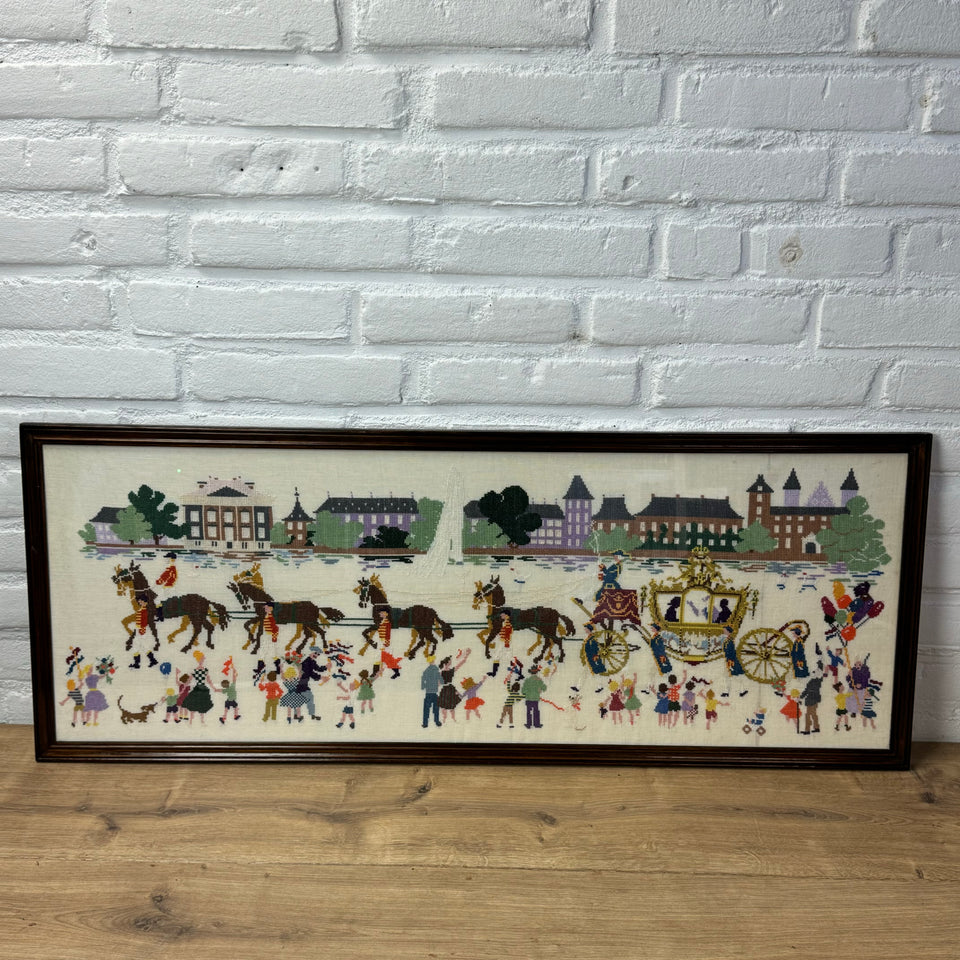 Very large Needlepoint Embroidery of the Royal parade - Cottonwork - Framed
