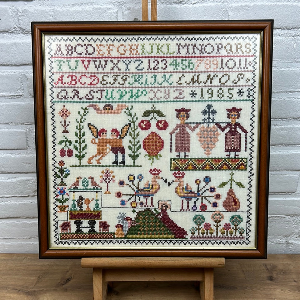Vintage Sampler in wooden Frame and matted glass - Embroidery - Cottonwork - Tapestrie