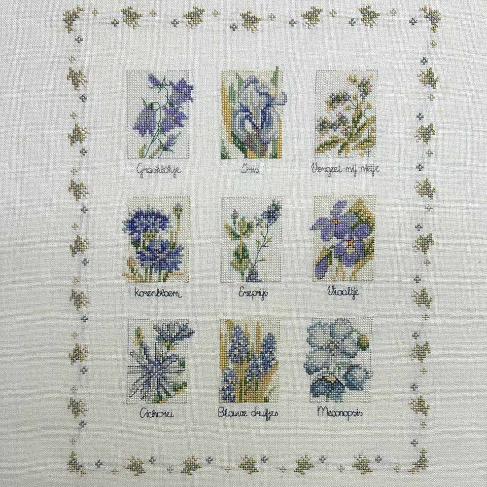 9 Flower types - Floral Embroidery - Tapestry - Patchwork - Cotton work - Framed