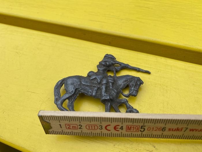 16 Small tin soldiers on horses
