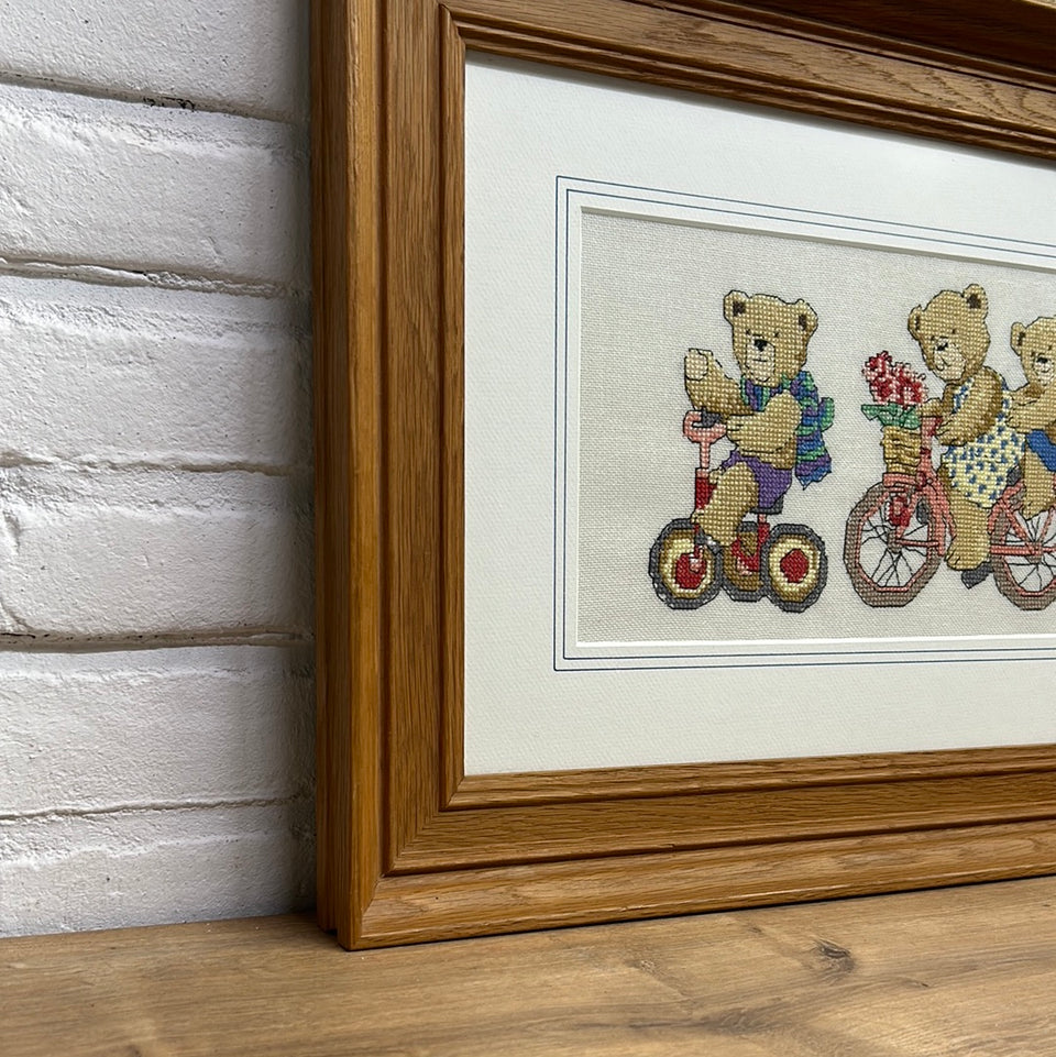 Set of Two teddybear embroideries in Oak wood frame - Childrens room - Embroidery - Cottonwork - Framed