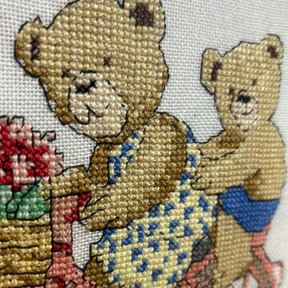 Set of Two teddybear embroideries in Oak wood frame - Childrens room - Embroidery - Cottonwork - Framed