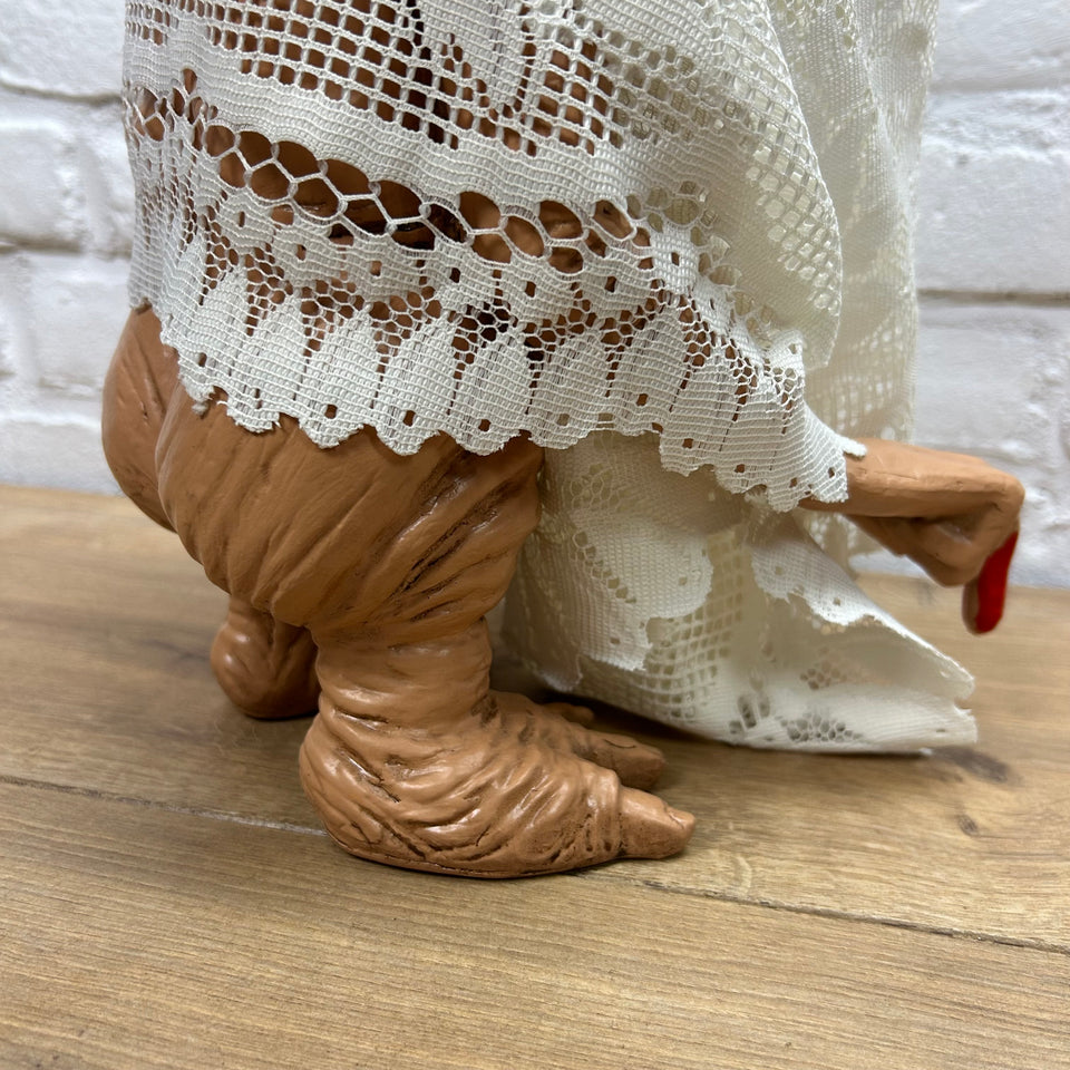 E.T. - Extra-Terrestrial Prop Figure with blanket