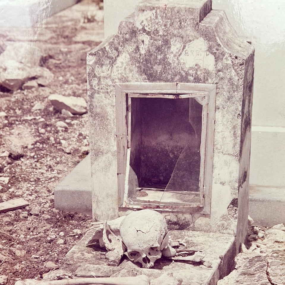 Graveyard Merida Maya Mexico Photo serie “Cemetery” by Theo van der Vaart