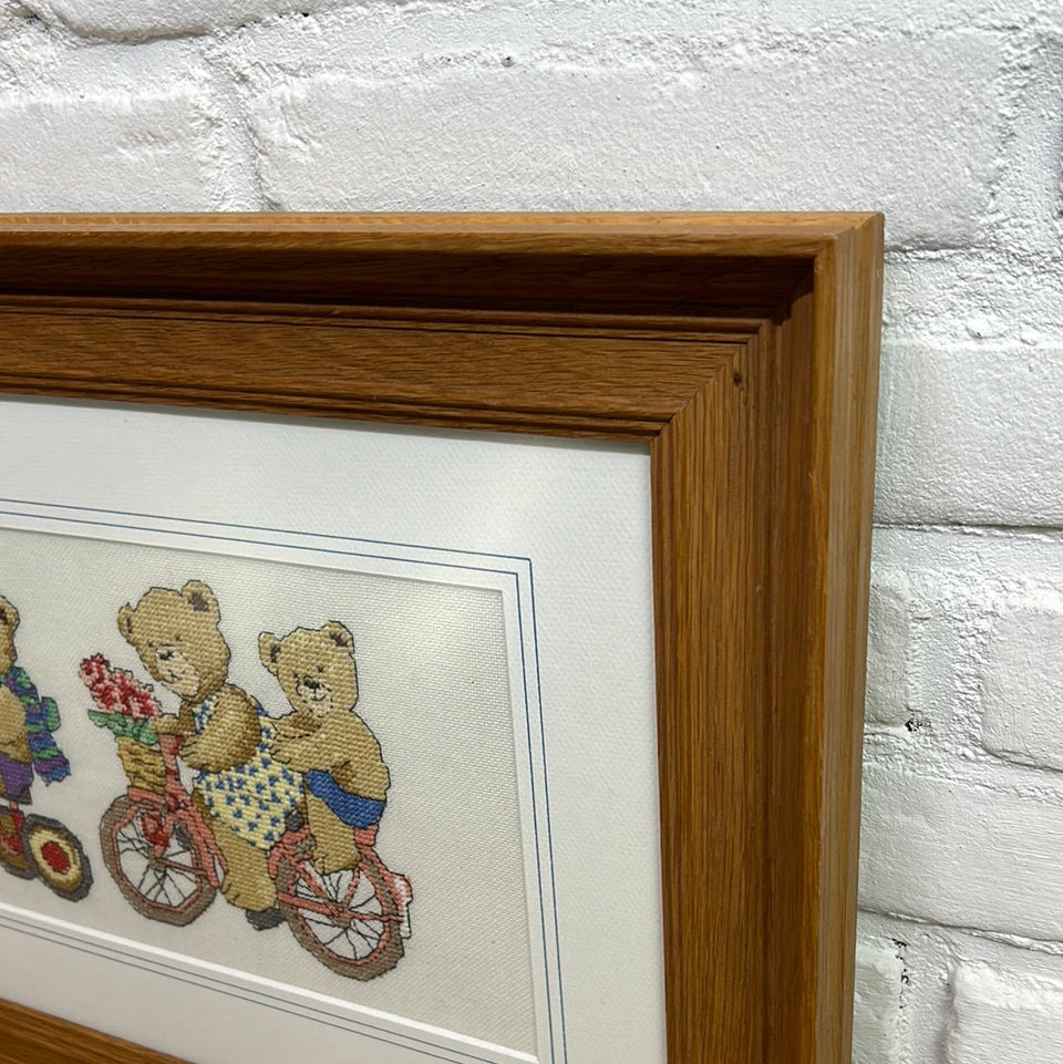 Group of teddybears on a bike - Oak wood frame - Childrens room - Embroidery - Cottonwork - Framed