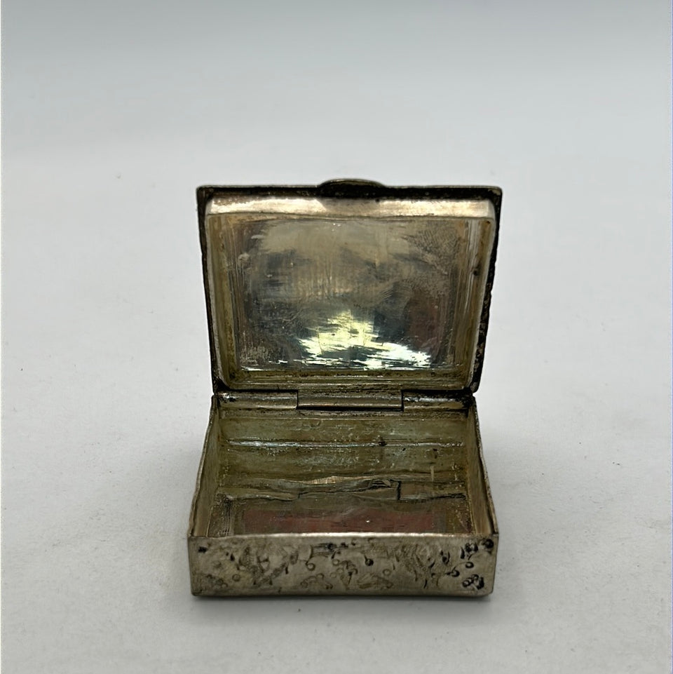Small pillbox with persian drawing on mother of pearl