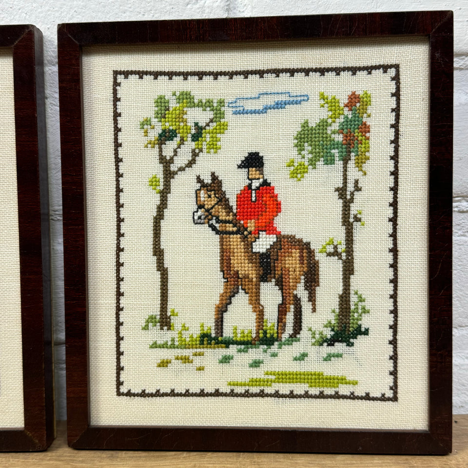 3 Hunting Scenes in wooden frames - Tapestry - Embroidery - Cottonwork