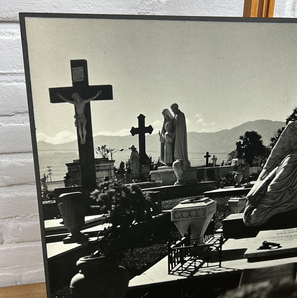 Graveyard San Jose Costa Rica Photo serie “Cemetery” by Theo van der Vaart