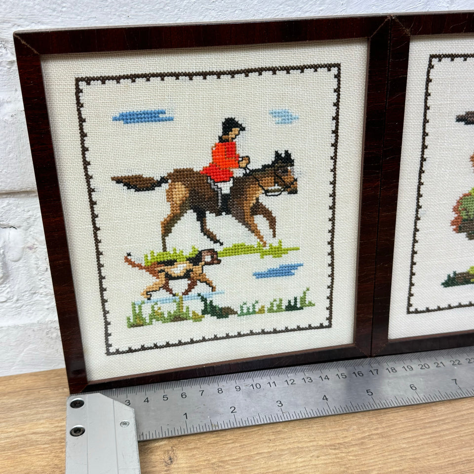 3 Hunting Scenes in wooden frames - Tapestry - Embroidery - Cottonwork