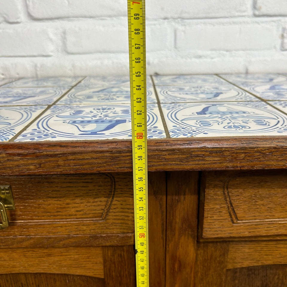 Antique Delft Blue Tile decorated Art-Deco cupboard closet