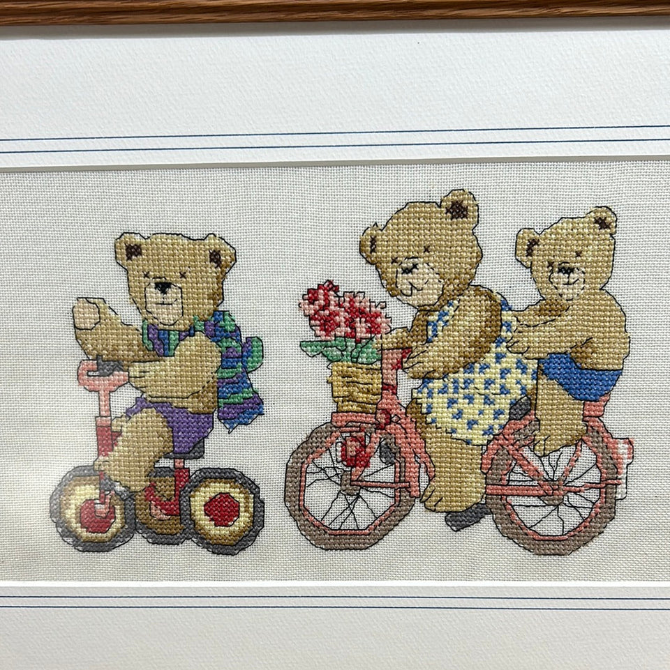 Group of teddybears on a bike - Oak wood frame - Childrens room - Embroidery - Cottonwork - Framed