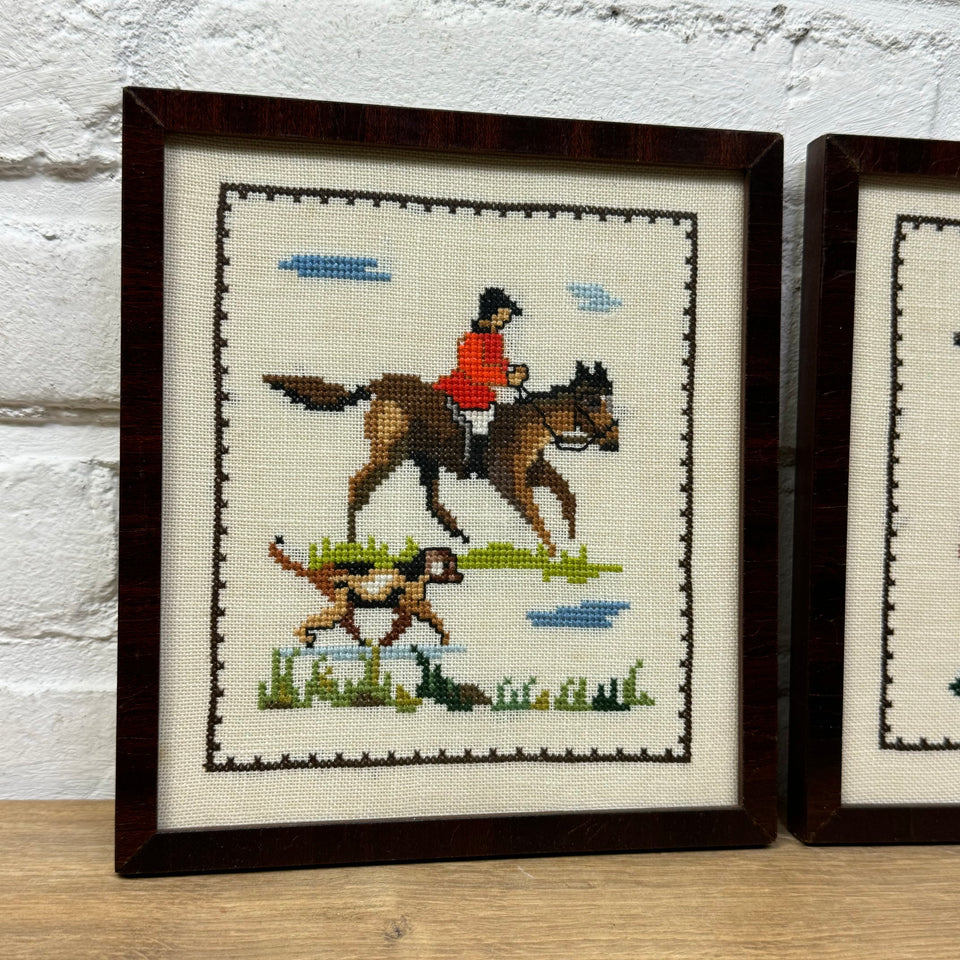 3 Hunting Scenes in wooden frames - Tapestry - Embroidery - Cottonwork