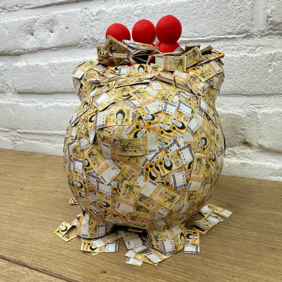 The PiggyBank Squid Art Game characters on Piggy bank