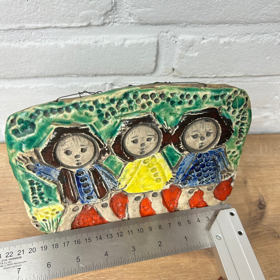 Hanna Mobach - Very rare 3 girls glazed ceramic plate