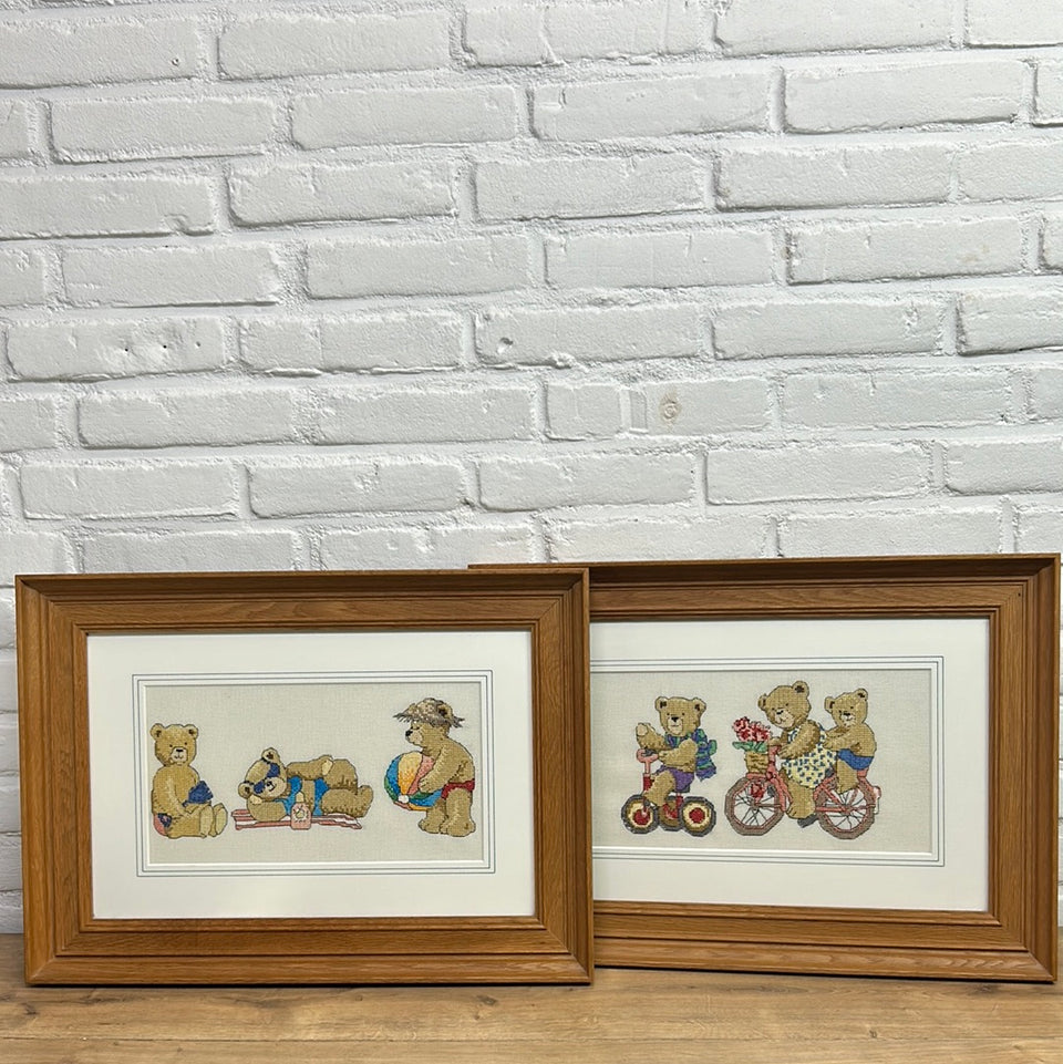 Set of Two teddybear embroideries in Oak wood frame - Childrens room - Embroidery - Cottonwork - Framed