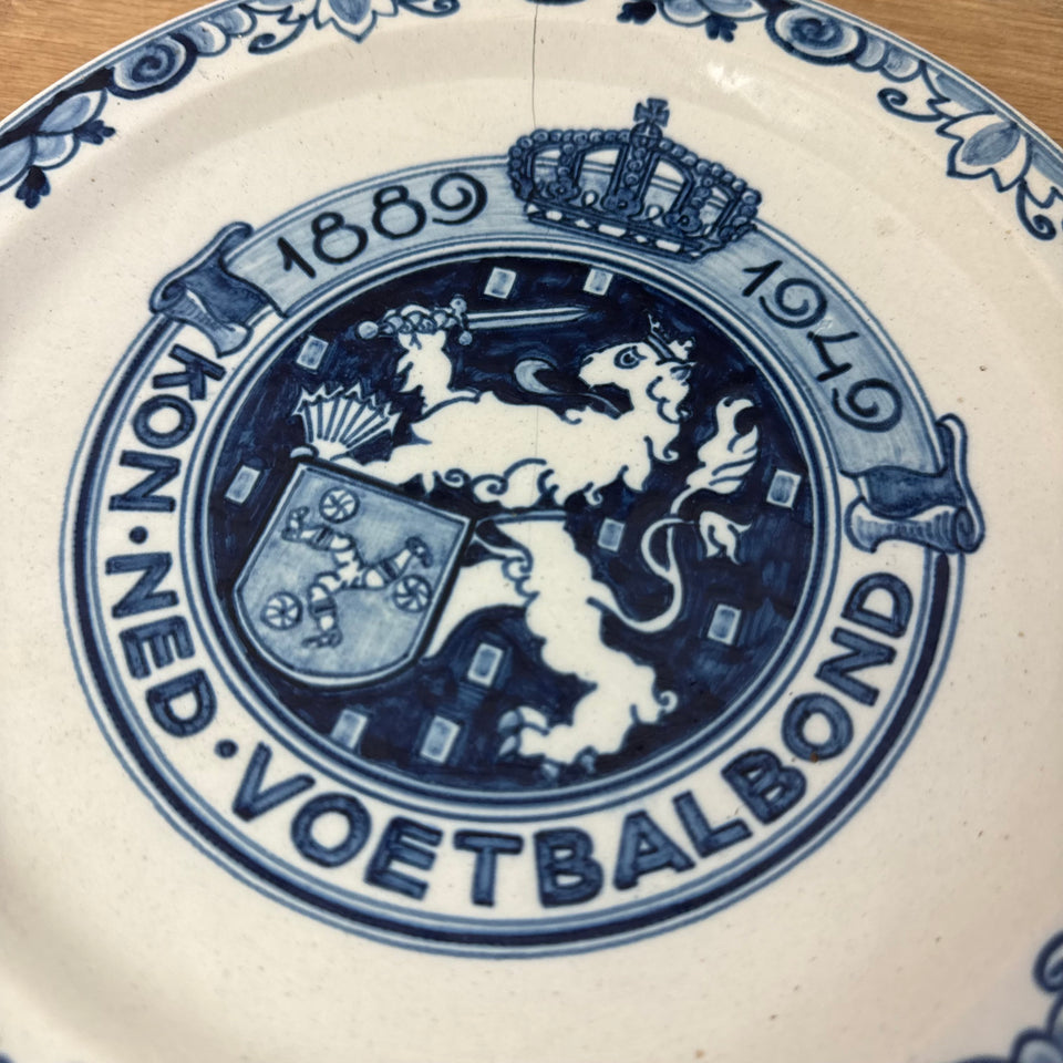 KNVB Delfts Blauw herinneringsbord 1889-1949 uit Makkum