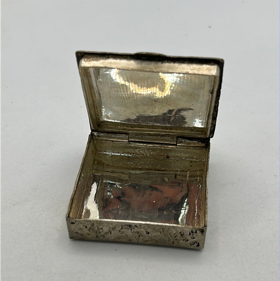 Small pillbox with persian drawing on mother of pearl