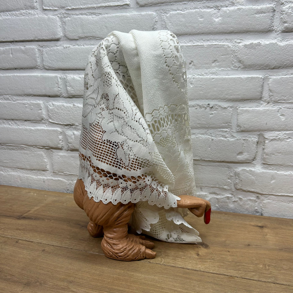 E.T. - Extra-Terrestrial Prop Figure with blanket