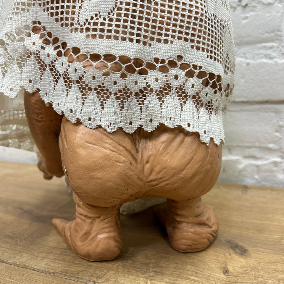 E.T. - Extra-Terrestrial Prop Figure with blanket