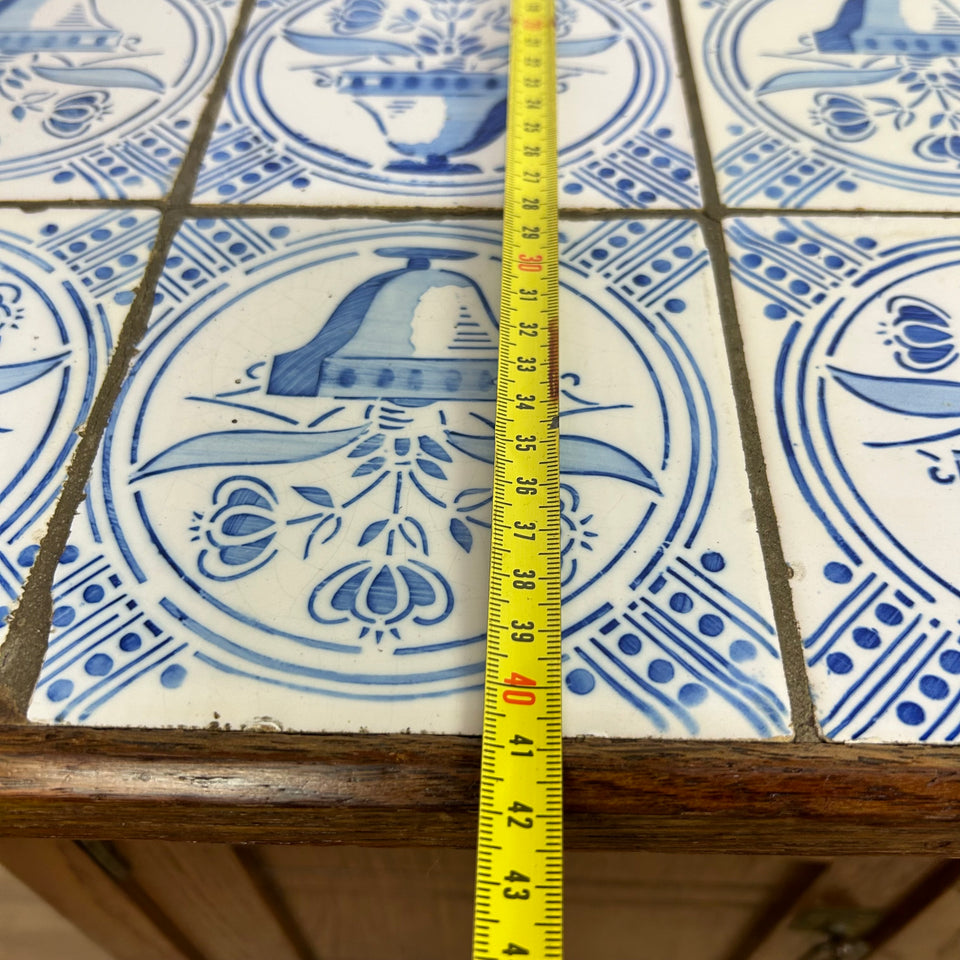 Antique Delft Blue Tile decorated Art-Deco cupboard closet