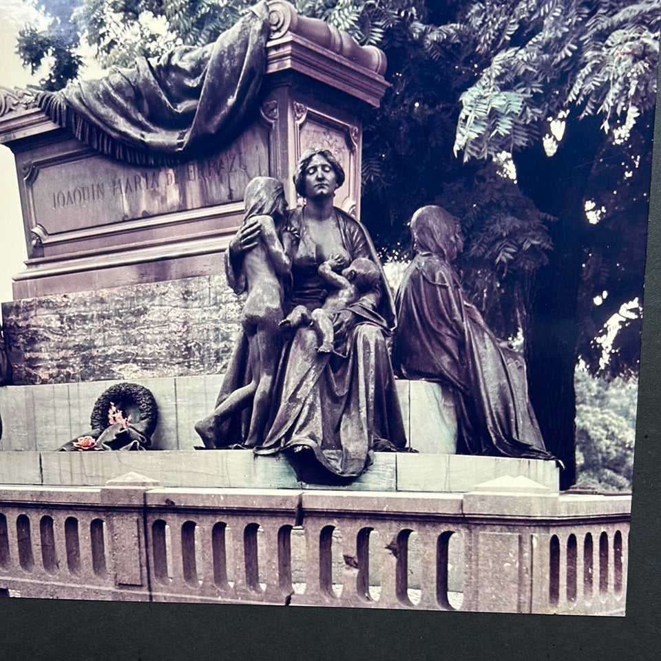 Graveyard Paris Photo serie “Cemetery” by Theo van der Vaart