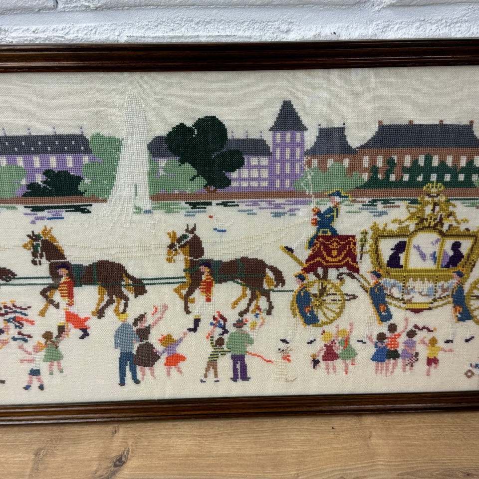 Very large Needlepoint Embroidery of the Royal parade - Cottonwork - Framed