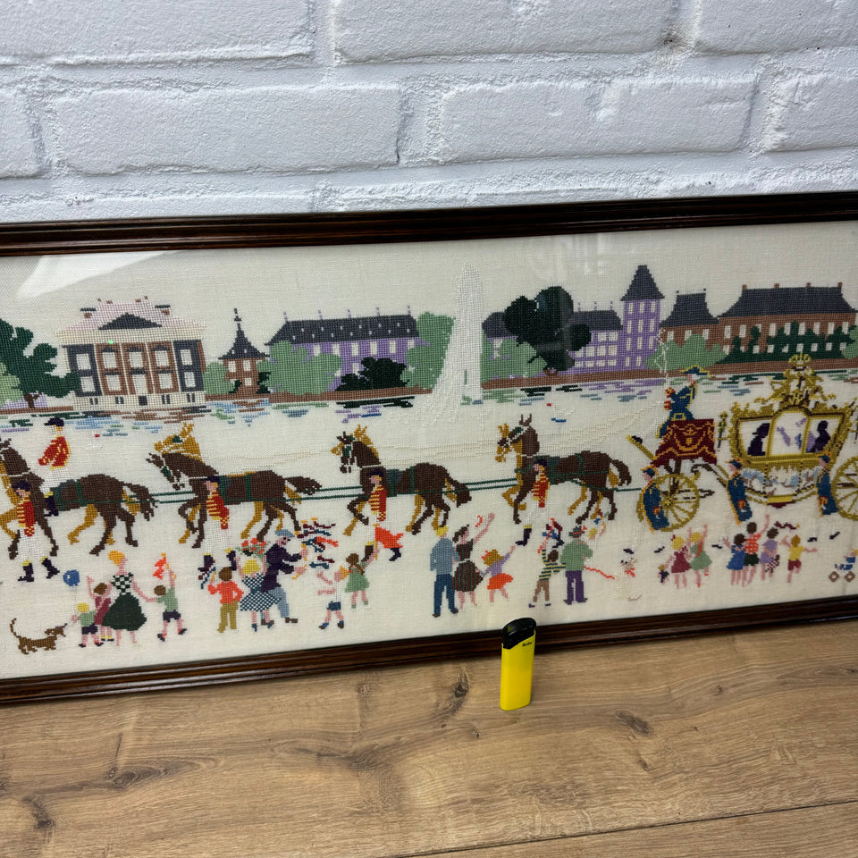 Very large Needlepoint Embroidery of the Royal parade - Cottonwork - Framed