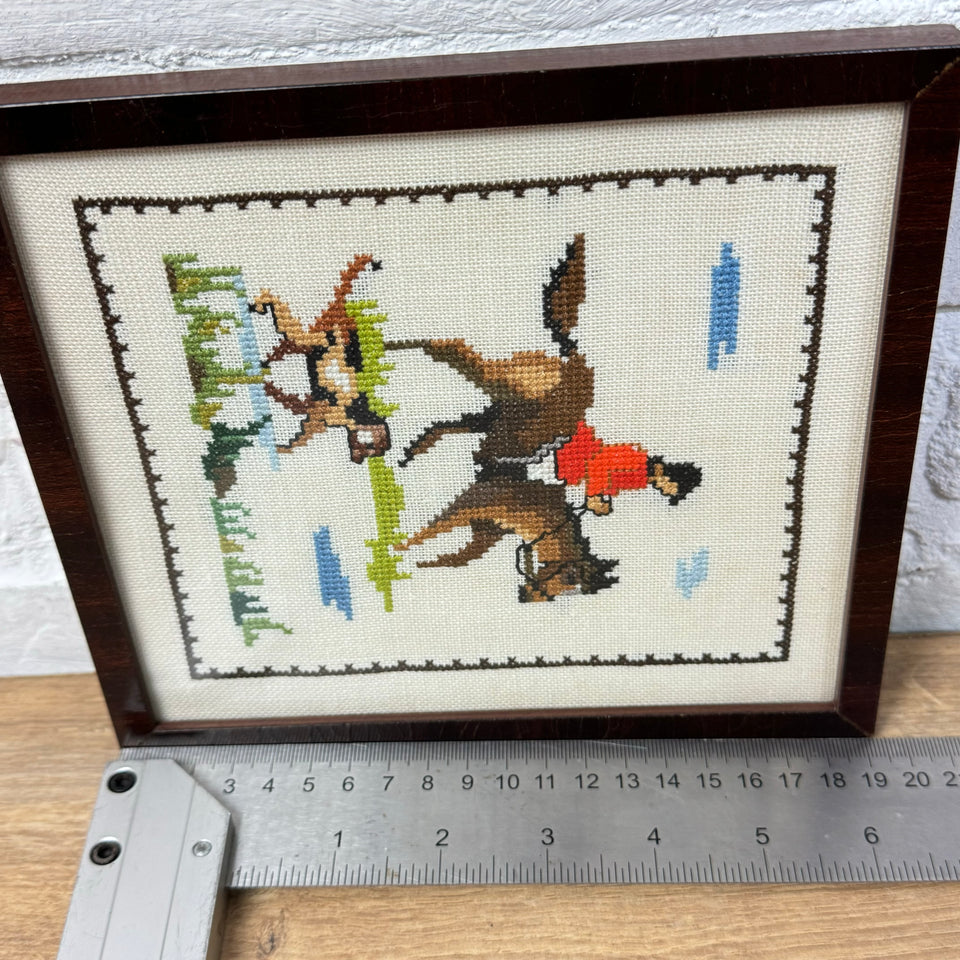 3 Hunting Scenes in wooden frames - Tapestry - Embroidery - Cottonwork