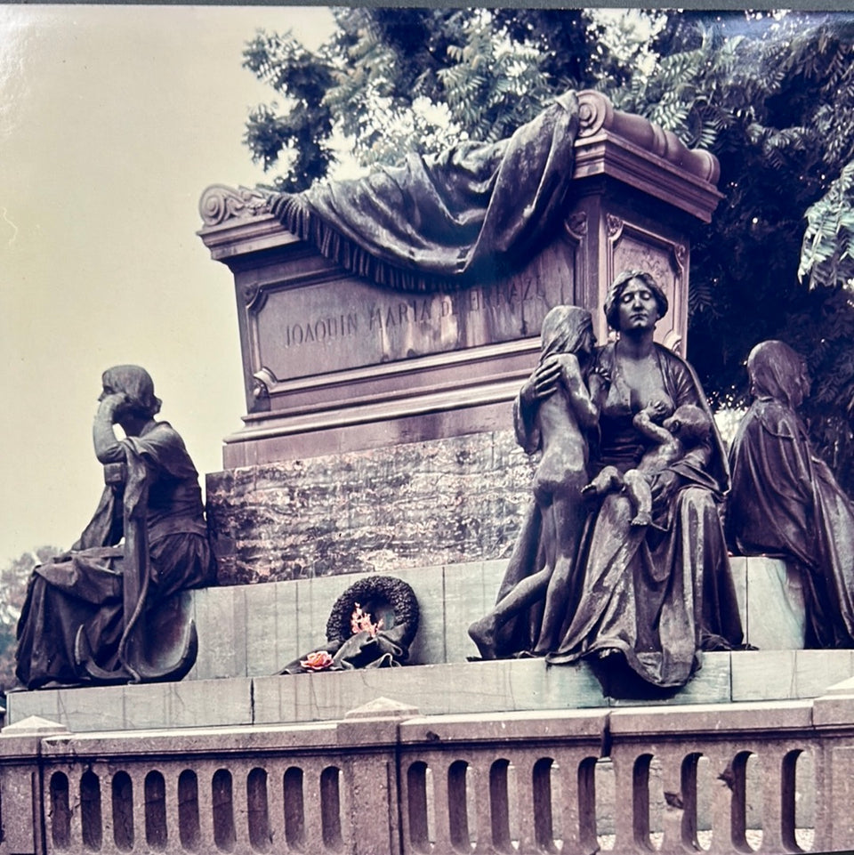 Graveyard Paris Photo serie “Cemetery” by Theo van der Vaart