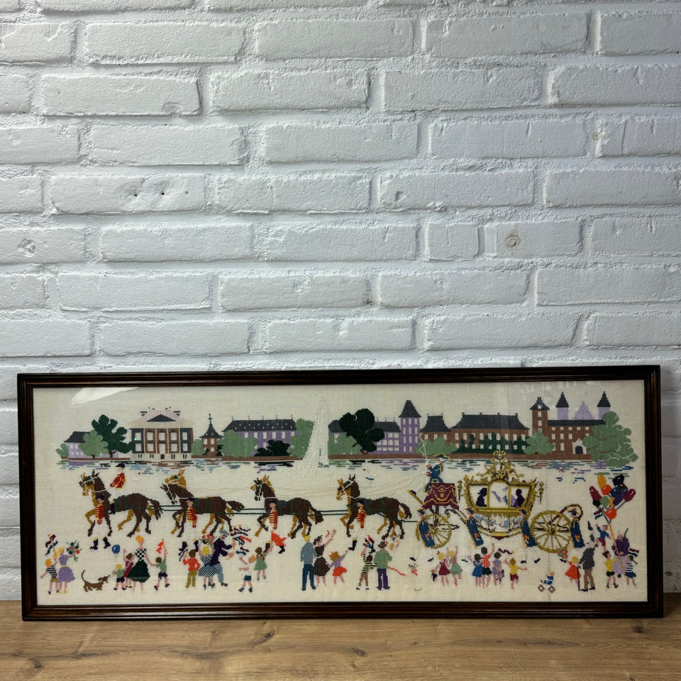 Very large Needlepoint Embroidery of the Royal parade - Cottonwork - Framed