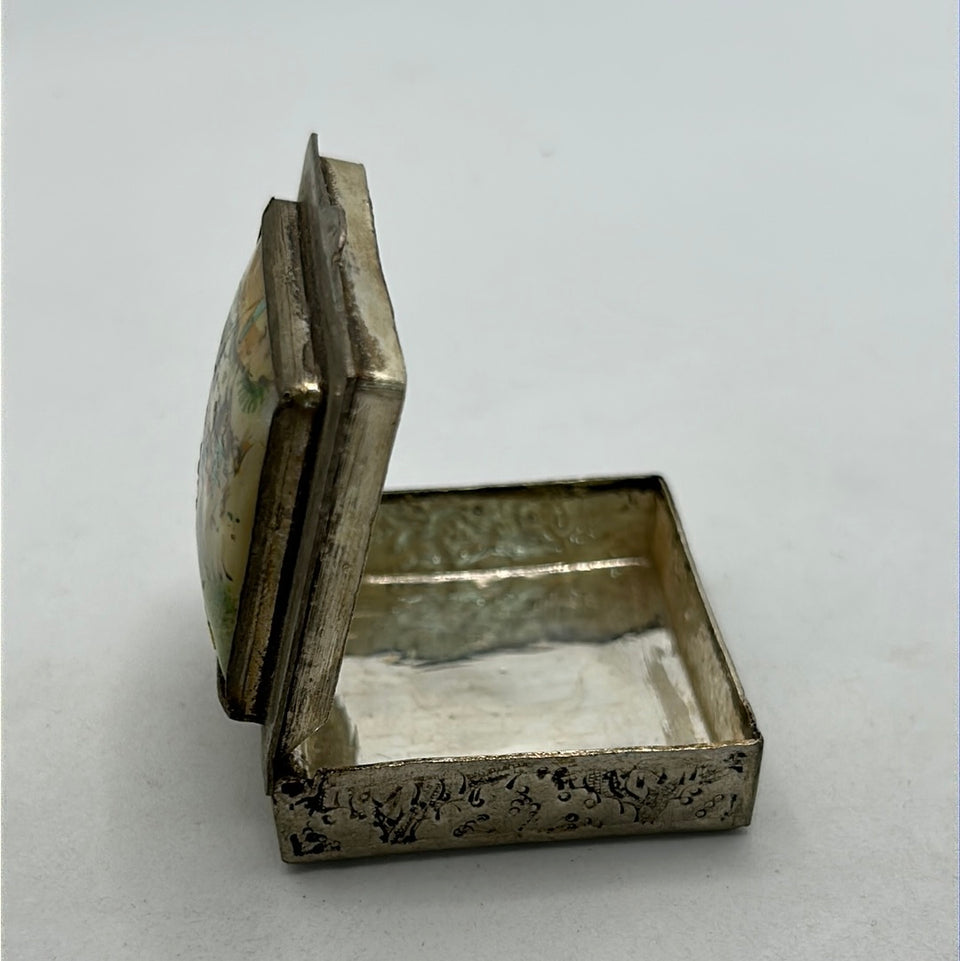 Small pillbox with persian drawing on mother of pearl